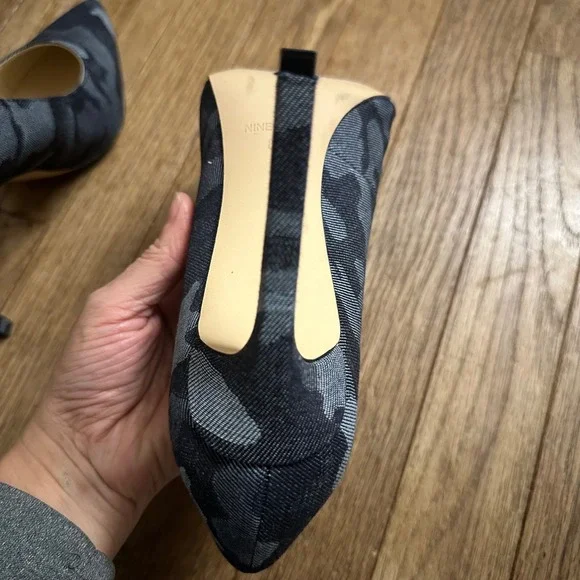 Nine West Pointed Toe Heels Gray Blue Camo Fabric Pumps Women's Size 8 - Picture 11 of 11